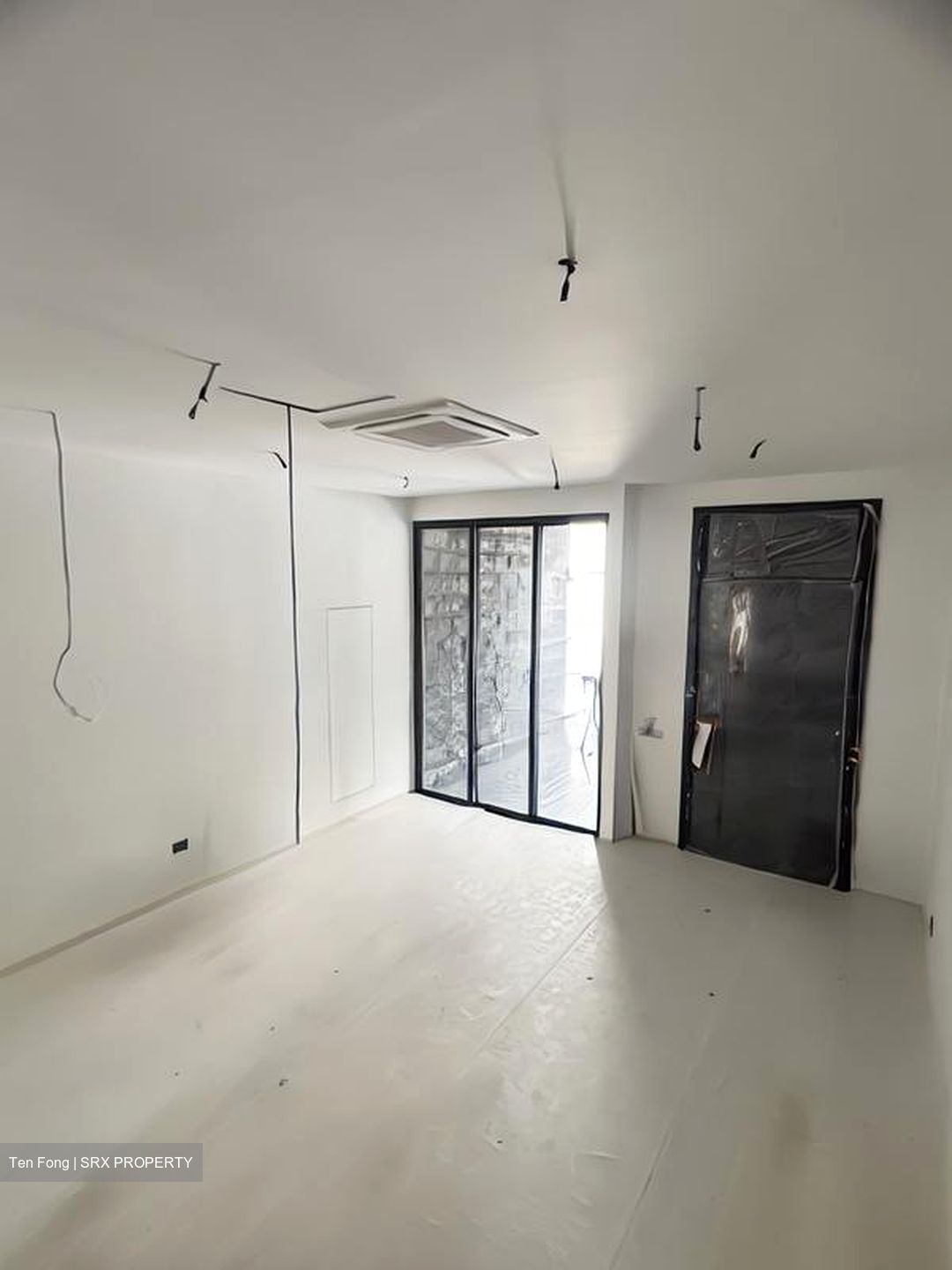 Simon Lane (D19), Terrace #534645231
